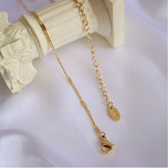 NEW 18K Gold Plated Diamond Butterfly Necklace - Picture 6 of 8